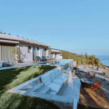 Luxury Theros With Private Pools * סיבוטה